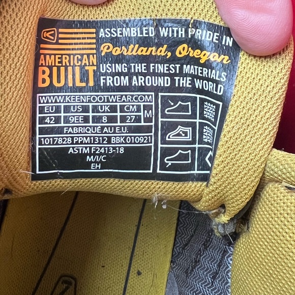 KEEN Men's Black and Yellow Outdoor Boots - Picture 4 of 4